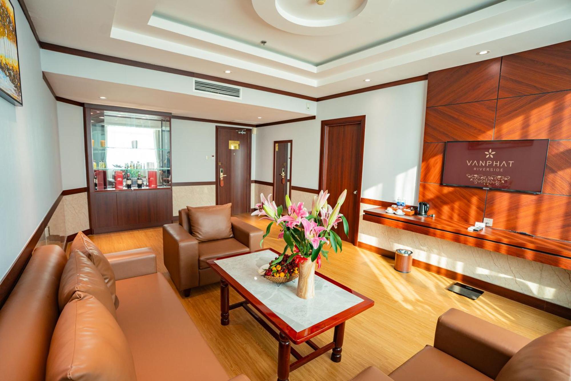 Van Phat Riverside Hotel Can Tho Dış mekan fotoğraf
