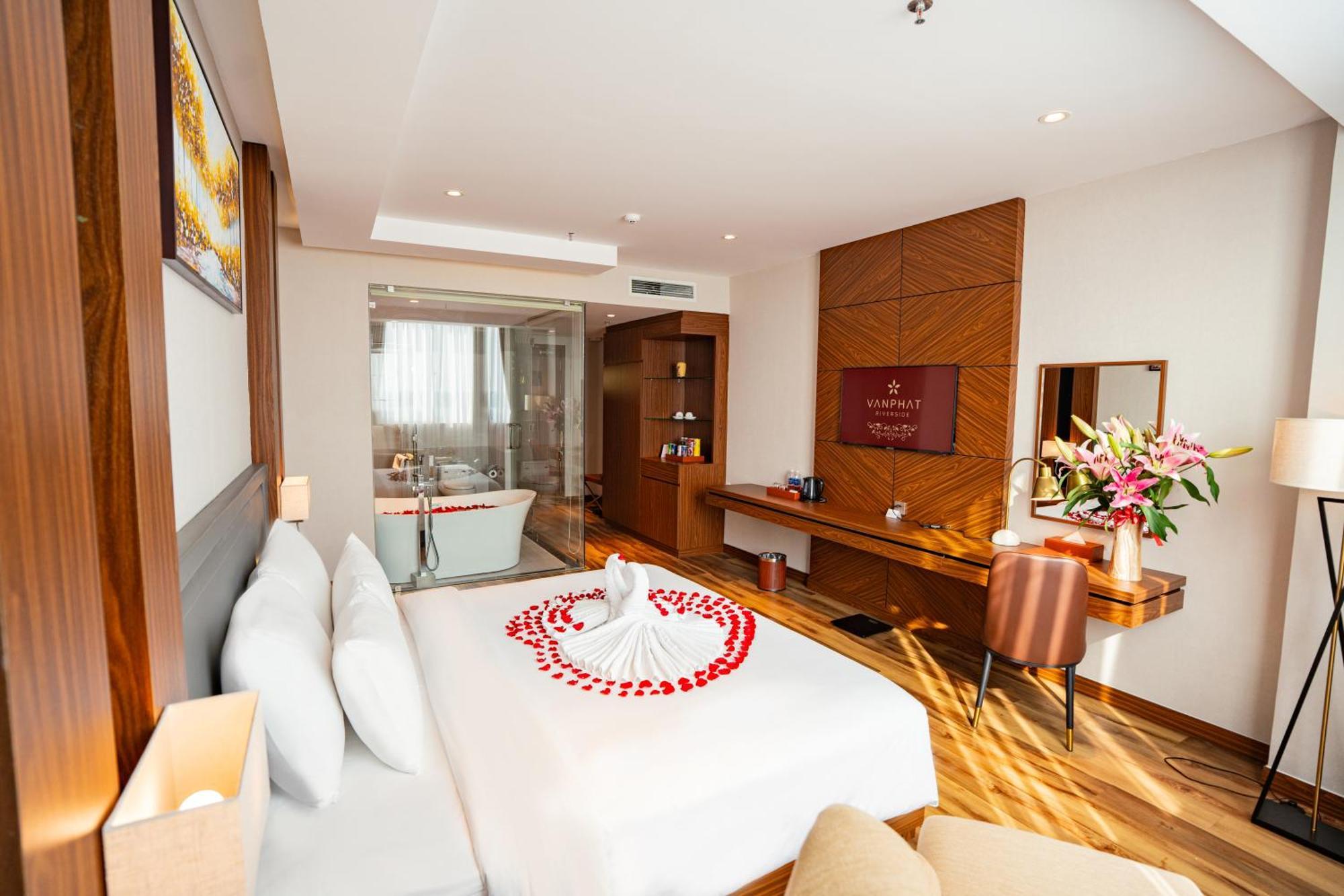 Van Phat Riverside Hotel Can Tho Dış mekan fotoğraf